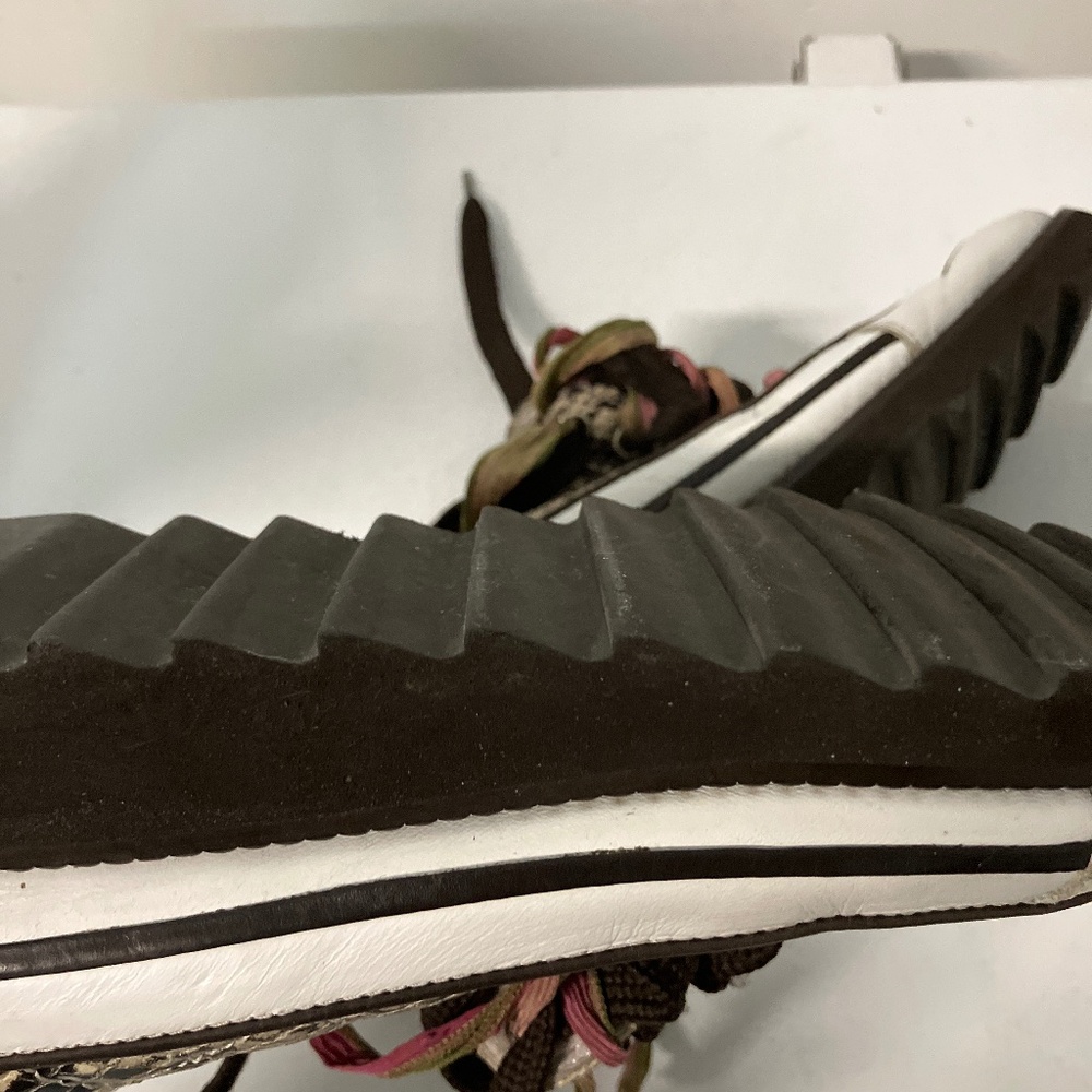 Shoes - Picture 7 of 8